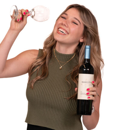 Alexia Gomez-Emard drinking win